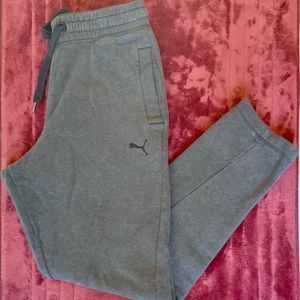 Women’s Puma straight leg fit sweatpants (M)